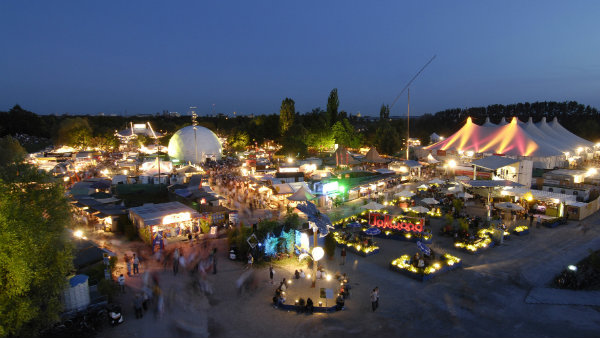 Tollwood de verão, Munique, Alemanha