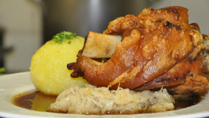 schweinshaxe-Munique-prato-tipico-300x170