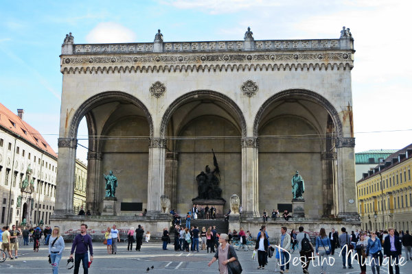 Odeonsplatz-Hospedagem-em-Munique