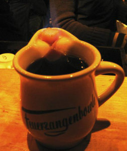 Tollwood-feuerzangenbowle-Munique-253x300