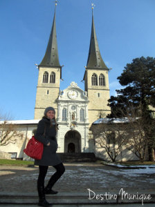 Lucerna-Hofkirche-Suica-224x300