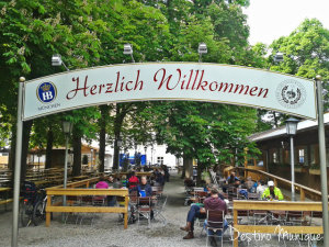 Catelo-Schleissheim-Biergarten-300x225