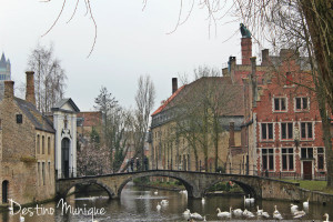 Bruges-Canais-Belgica-300x200