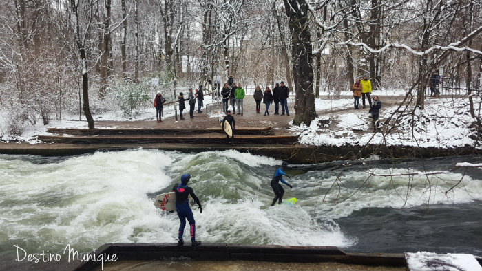 inverno-munique-eisbach-surf