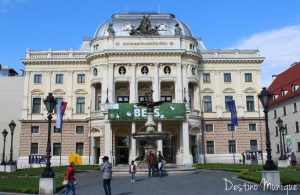 Bratislava-Teatro-Nacional-300x195